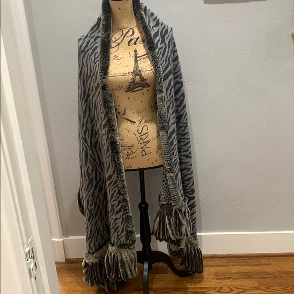 La Fiorentina cashmere and fur reversible wrap - Picture 6 of 7